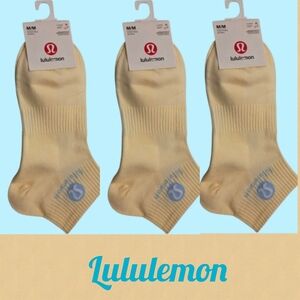 Lululemon Womens Logo Ankle Socks Medium BNWT 3 Pair Yellow & Blue